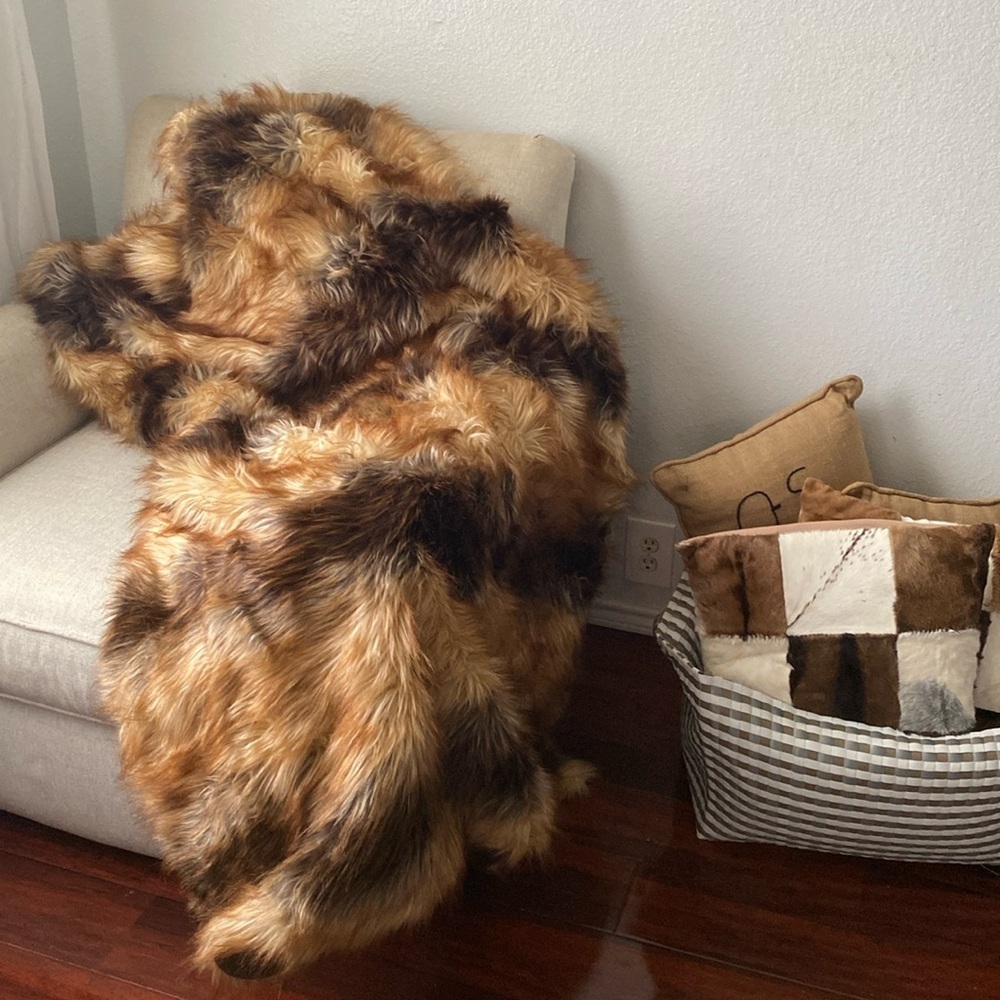 Donna Salyers Fabulous Furs Tundra Wolf Faux Fur Throw Blanket Luxury Plush